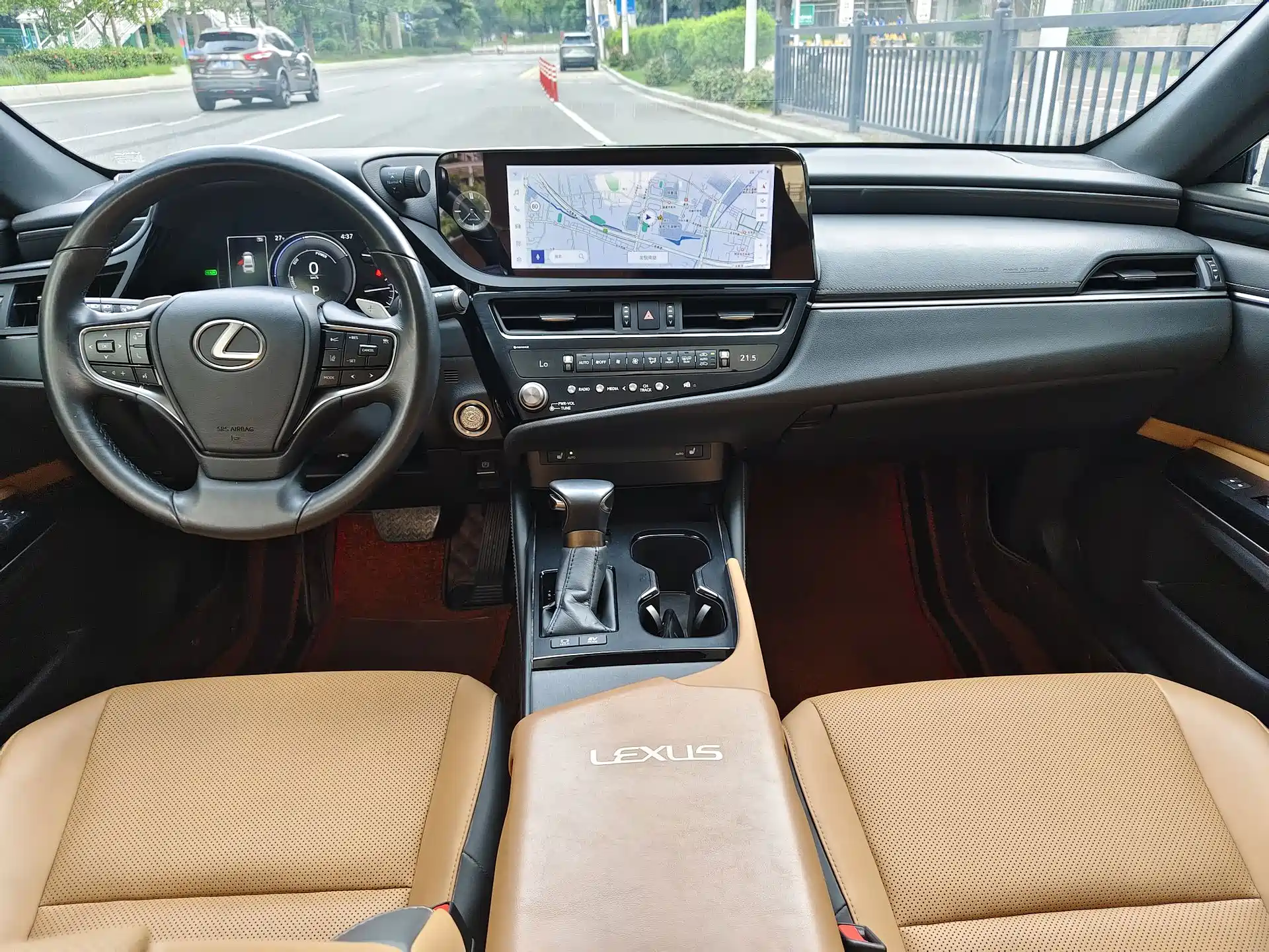 Фото 8 - Lexus ES