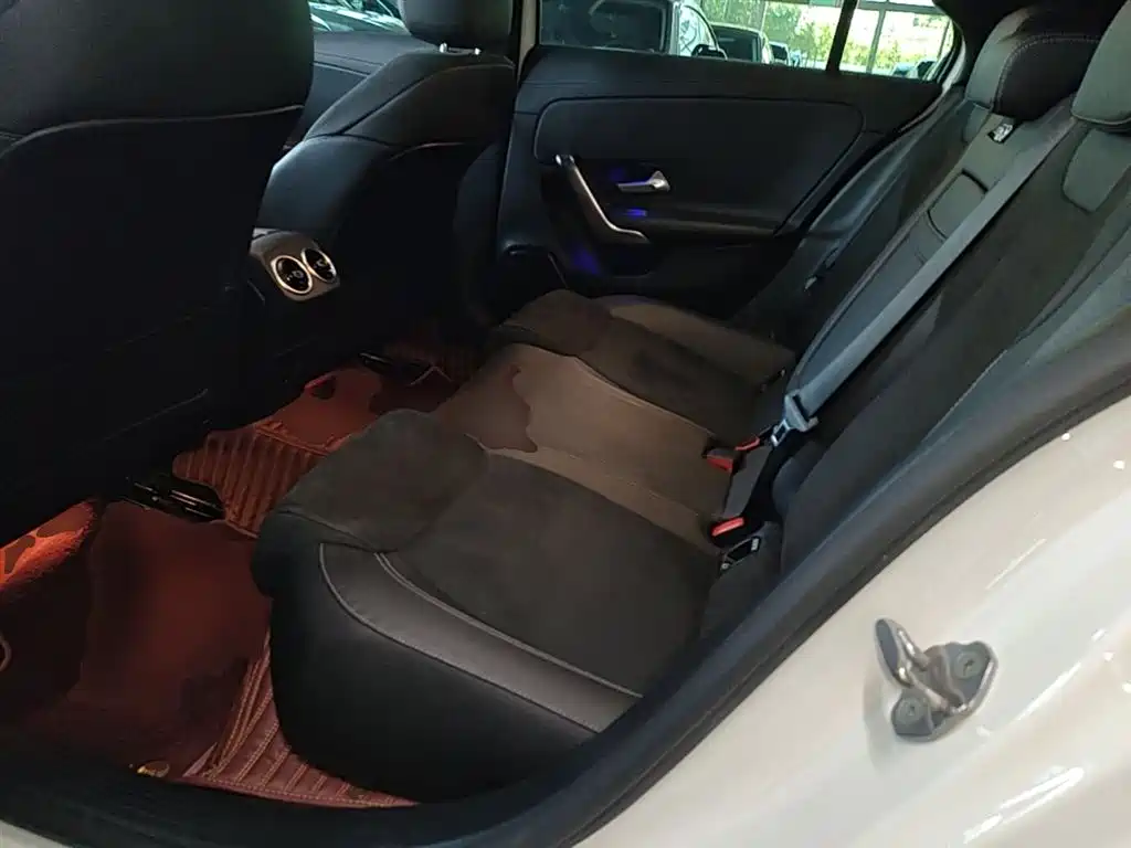 Mercedes-Benz A-Class 2021 A 200 L Sport Sedan Fashion Edition фото 17