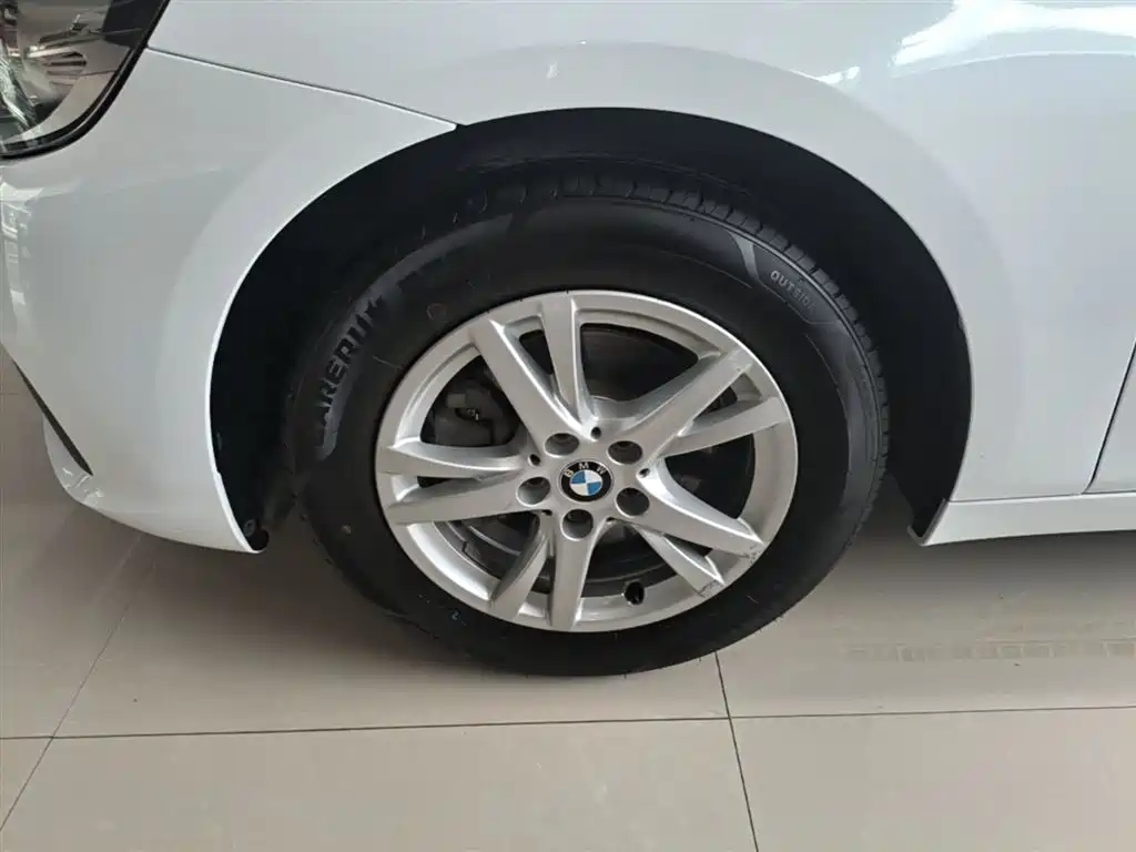 BMW 2 Series Touring 2016 218i Leading фото 23