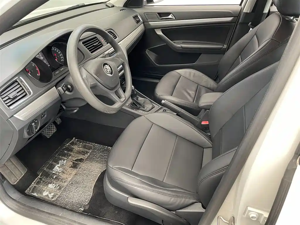 Volkswagen Lavida 2015 1.6L Automatic Trend Edition фото 6