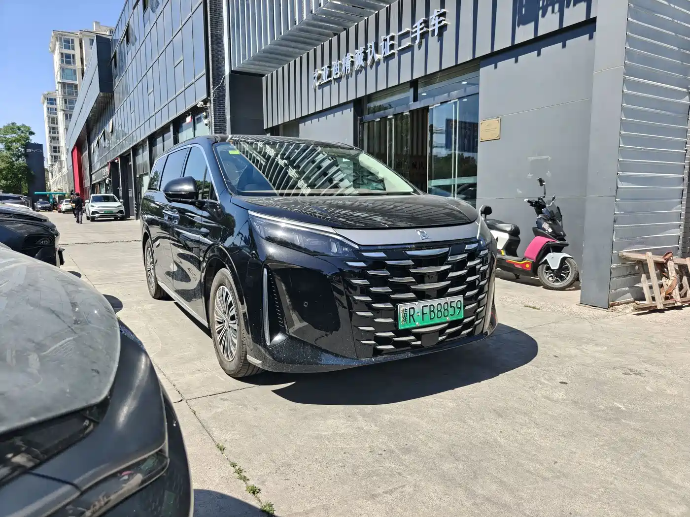 BYD Xia 2025 DM-i 1.5T 180km Surpass Edition фото 3