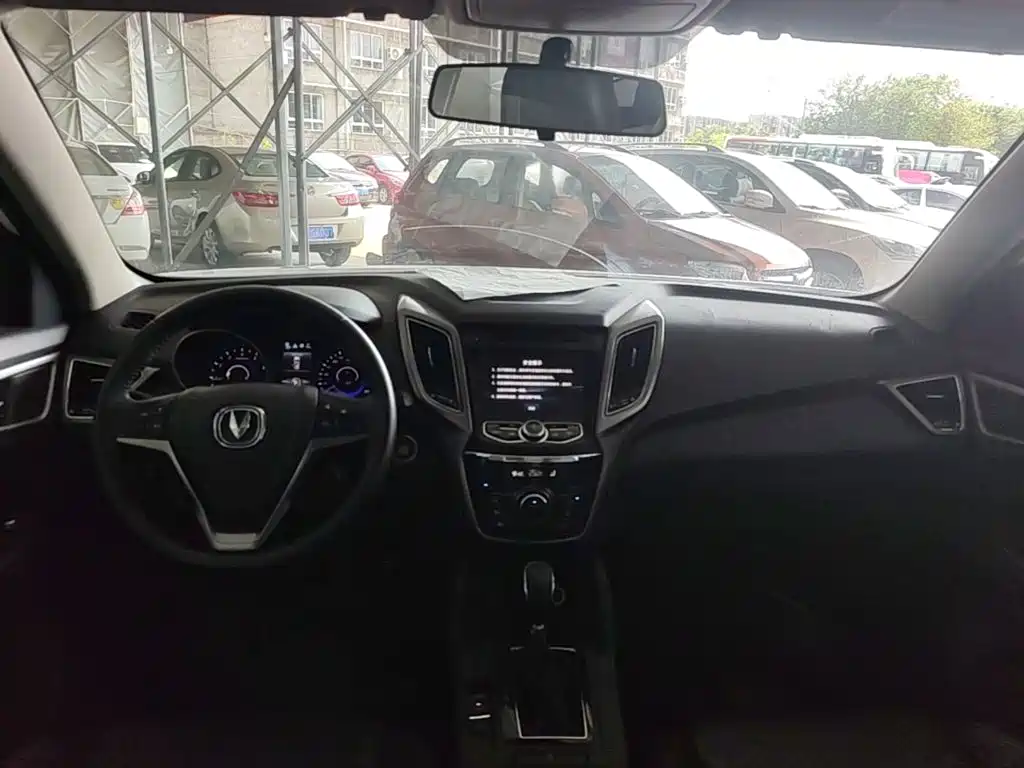 Photo 10 - Changan CS75
