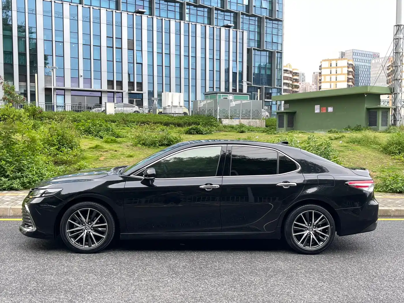 Toyota Camry 2021 2.5G Luxury Edition фото 4