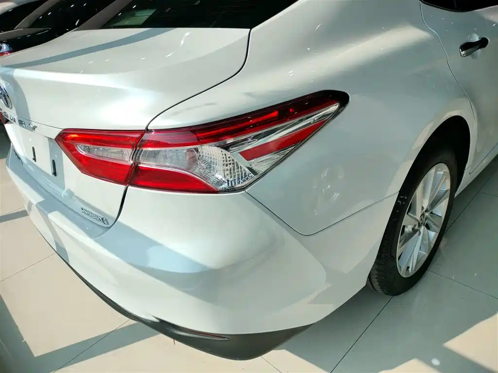Toyota Camry 2023 Hybrid 2.5HGVP Leading Edition фото 8