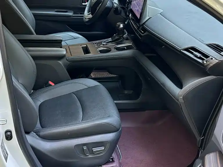 Фото 17 - Toyota Sienna