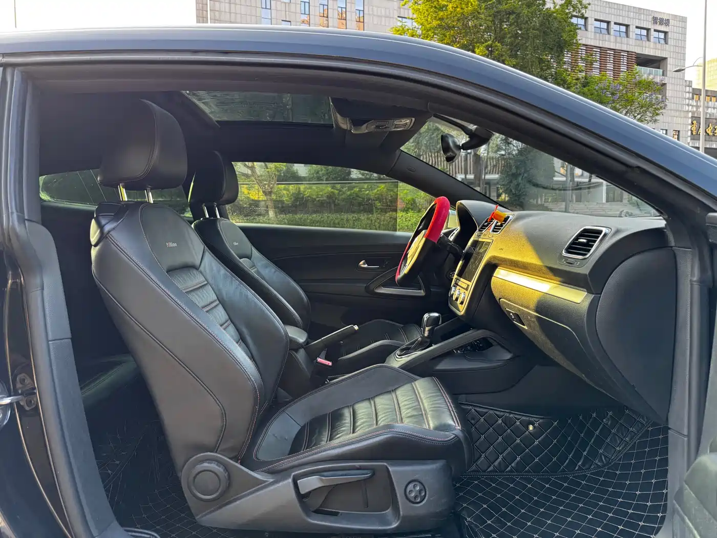 Volkswagen Scirocco 2013 2.0TSI Million Mile Edition фото 12