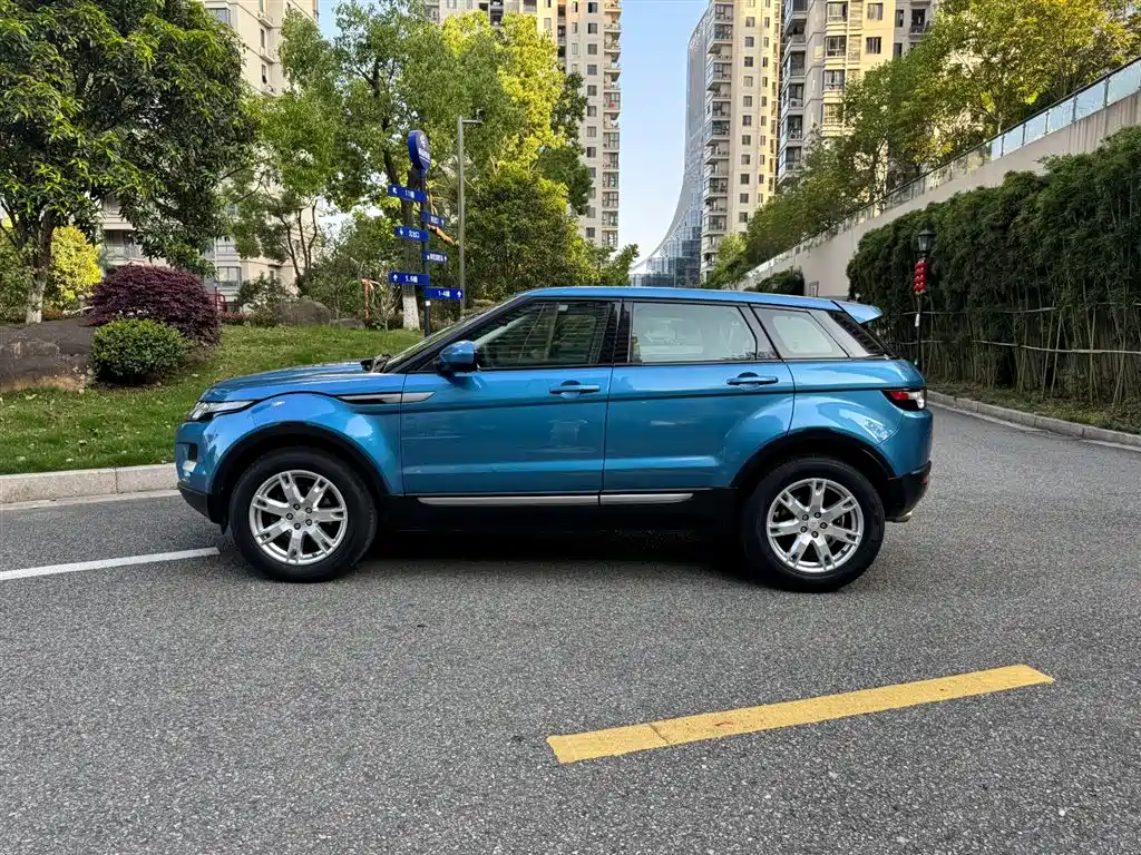 Land Rover Range Rover Evoque (Import) 2014 2.0T 5-door Brilliance Premium фото 3