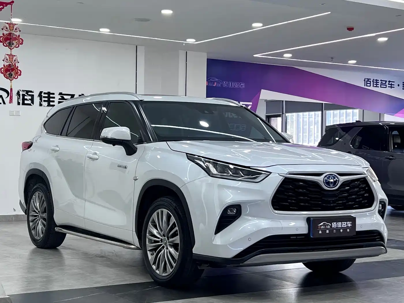 Toyota Highlander 2022 Model Dual Engine 2.5L 4WD Premium Edition 7-Seater фото 3