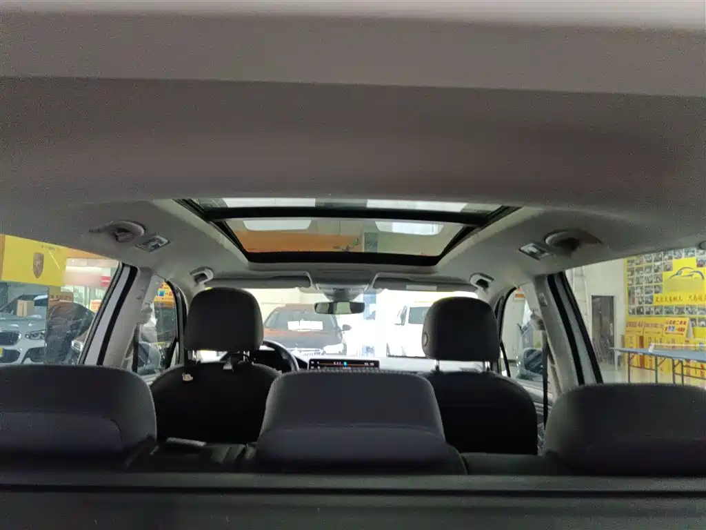 Volkswagen Tiguan L 2023 330TSI Auto 2WD R-Line Premium Edition фото 18