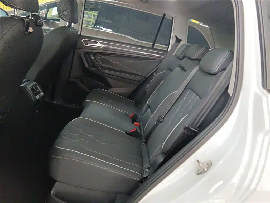 Volkswagen Tiguan L 2023 330TSI Auto 2WD R-Line Premium Edition фото 17