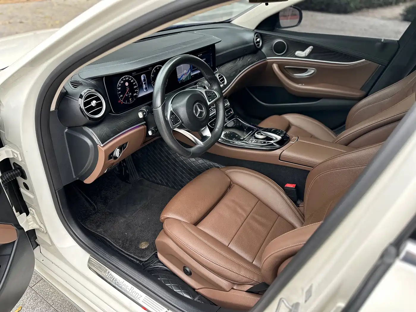 Mercedes-Benz E-Class 2016 E 200 L Sport Type фото 11