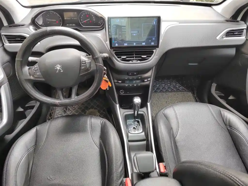 Peugeot 2008 2014 1.6L Automatic Fashion Edition фото 5