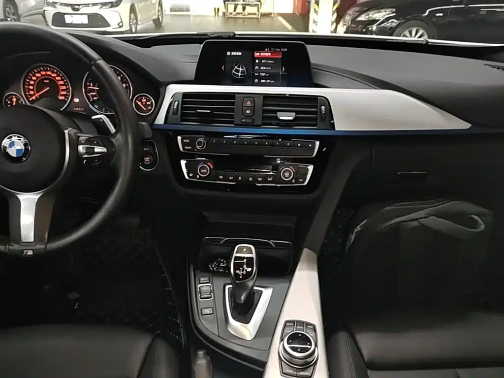 BMW 3 Series GT 2018 320i M Sport фото 6