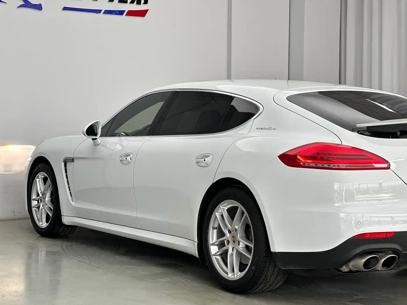 Porsche Panamera 2016 Panamera 4 Executive Edition 3.0T фото 14