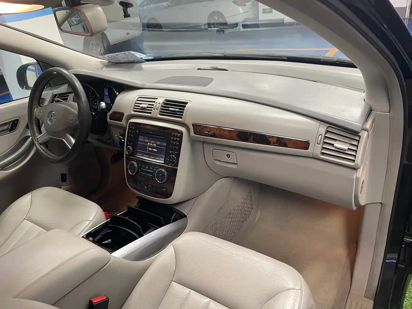 Mercedes-Benz R-Class 2010 R 350 L 4MATIC Grand Edition фото 15