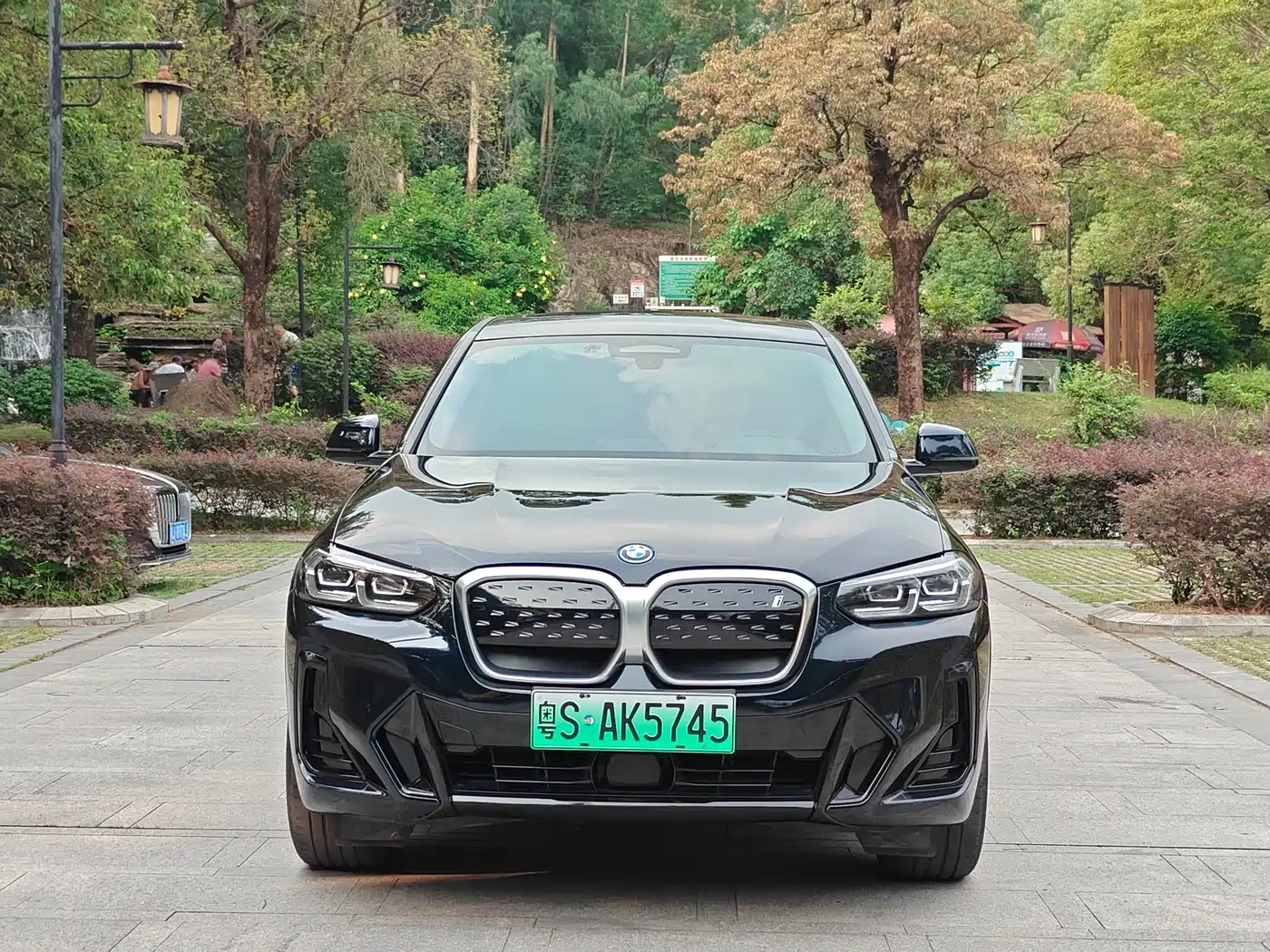 BMW iX3 2024 Leading Edition фото 2