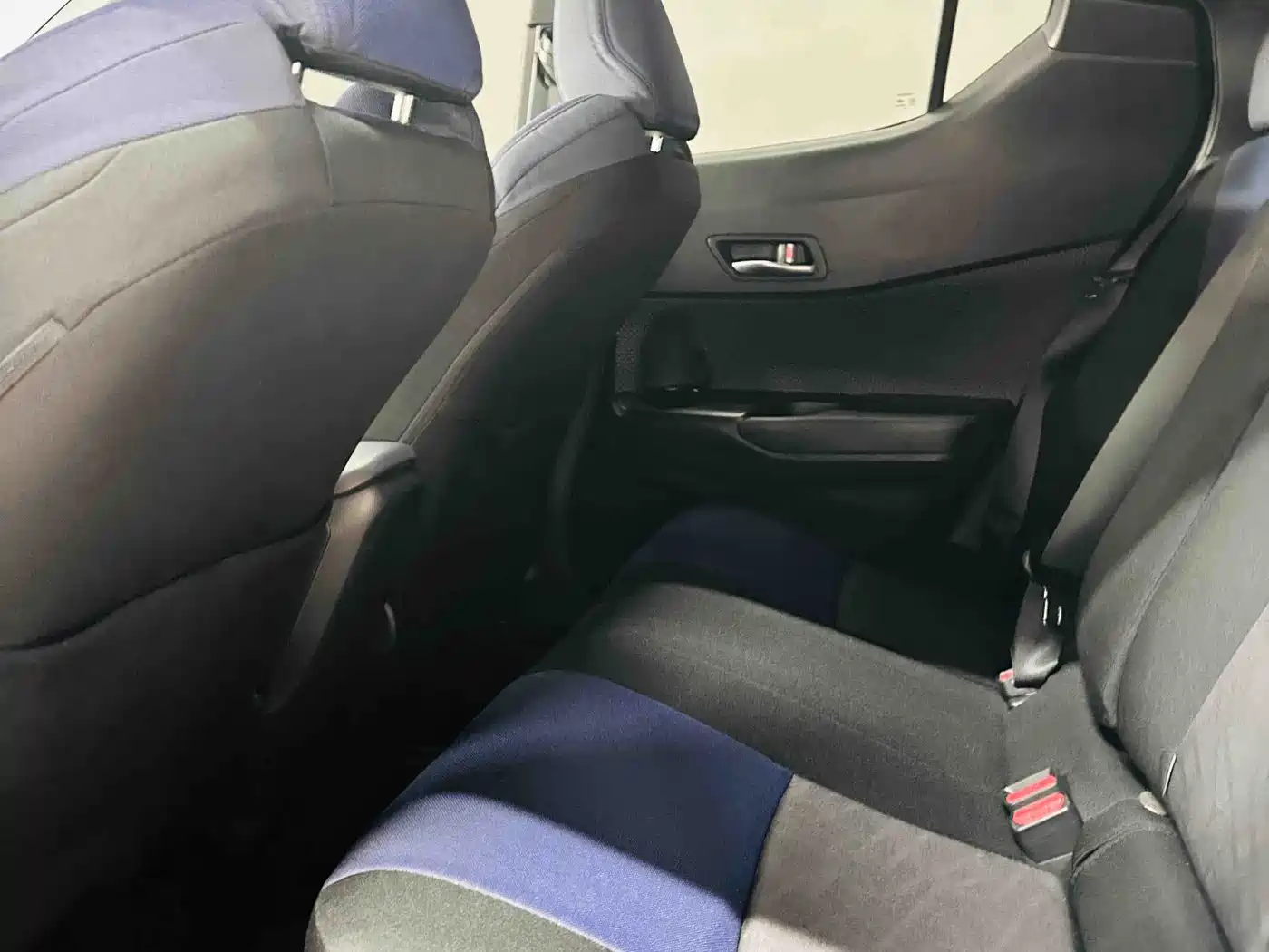 Toyota C-HR EV 2020 Luxury Sunroof Edition фото 12