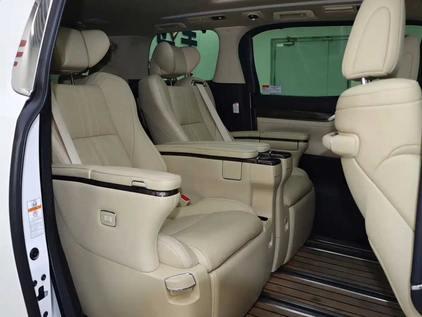 Toyota Vellfire 2021 Crown Hybrid 2.5L HV Premium Edition фото 17
