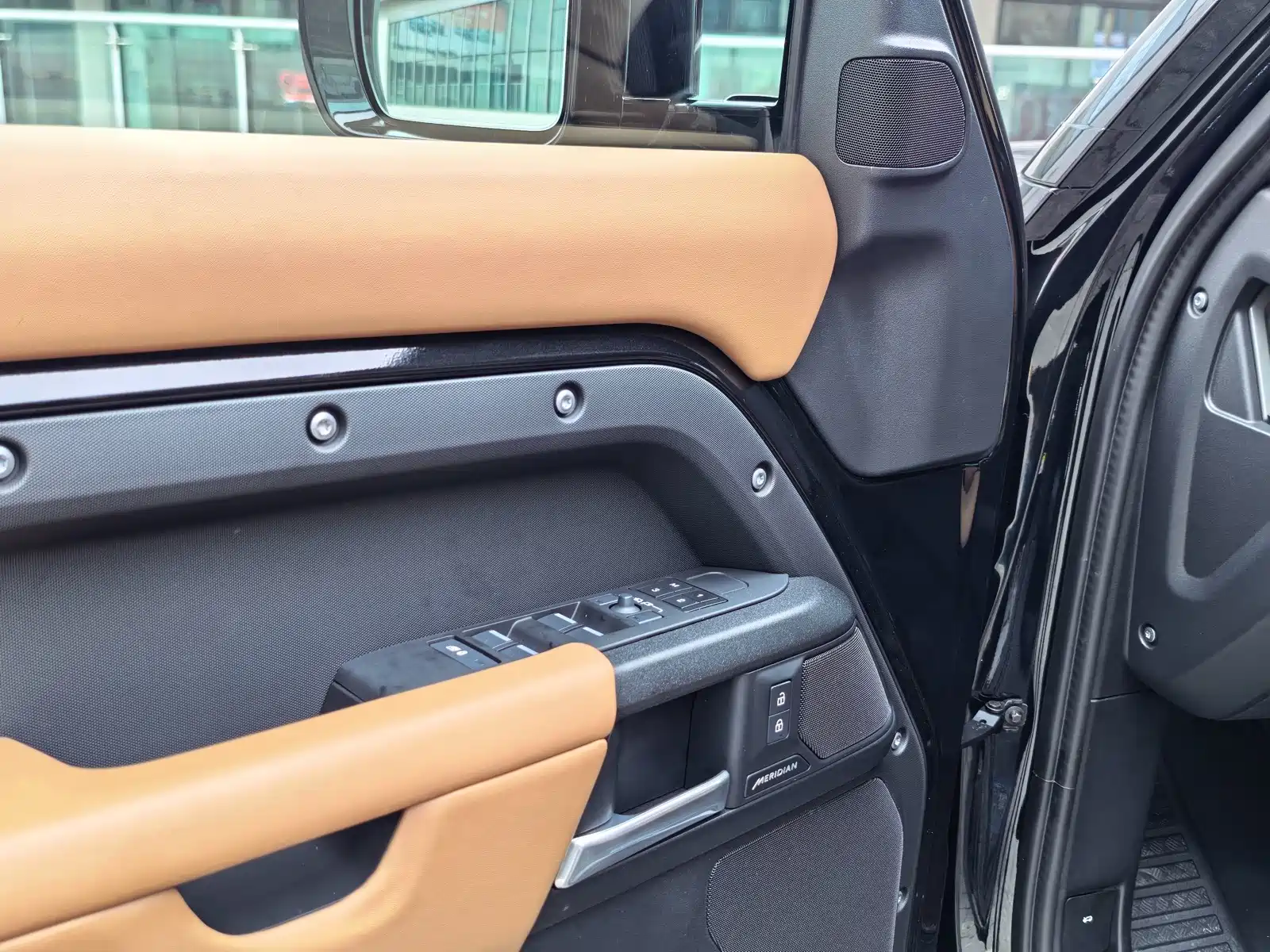 Photo 9 - Land Rover Defender