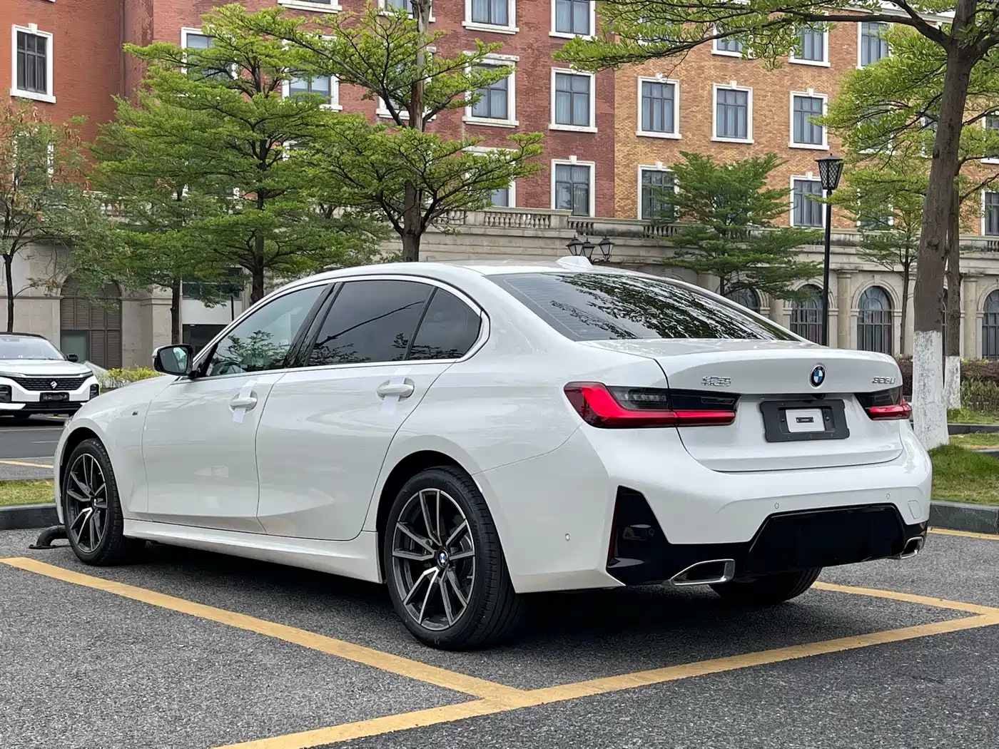 BMW 3-SERIES