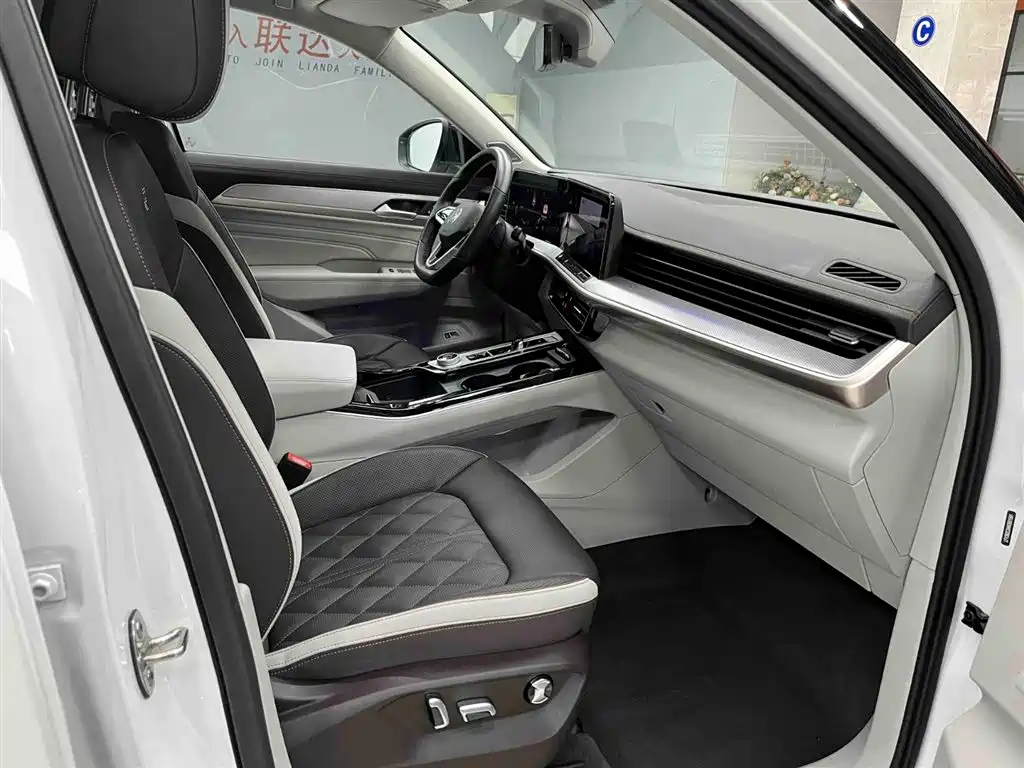 Volkswagen Talagon 2023 380TSI 4WD R-Line Celebration Edition фото 13