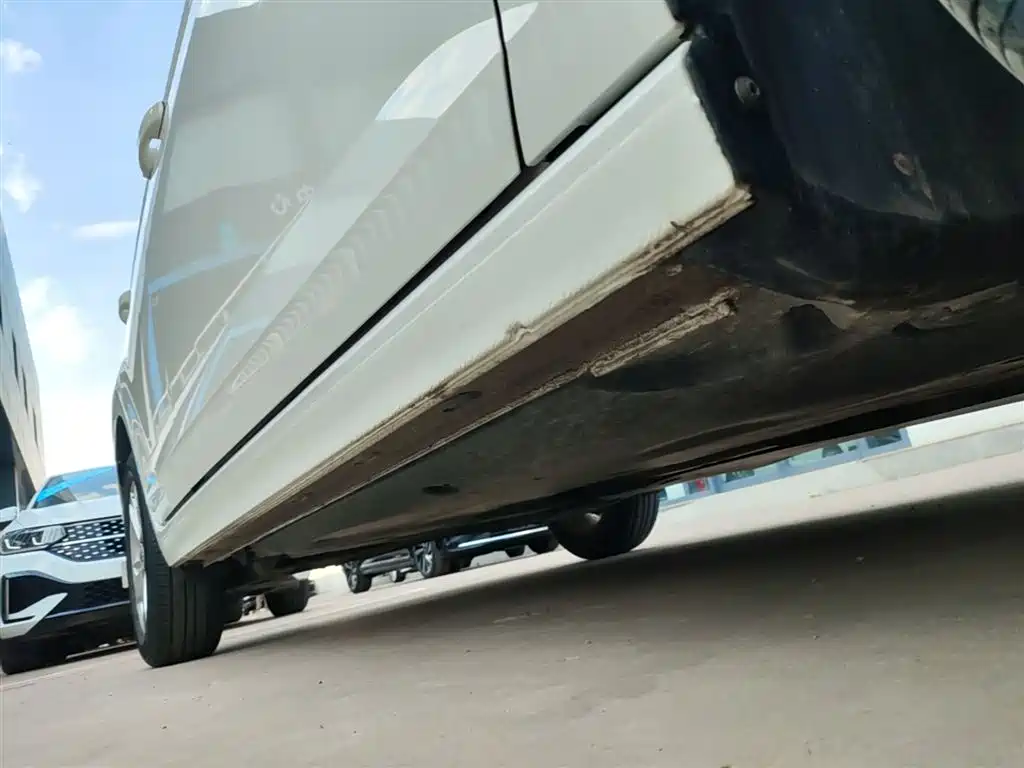 Volkswagen Polo 2019 Plus 1.5L Automatic Panorama Enjoyment Edition фото 21