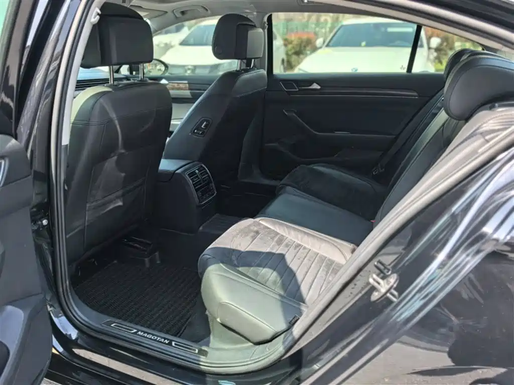 Volkswagen Magotan 2018 330TSI DSG Luxury фото 21