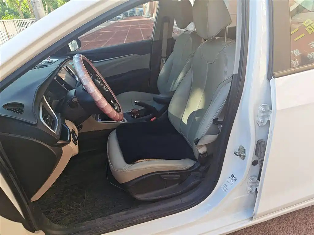 Buick Excelle 2018 15T Dual Clutch Elite (China V) фото 8