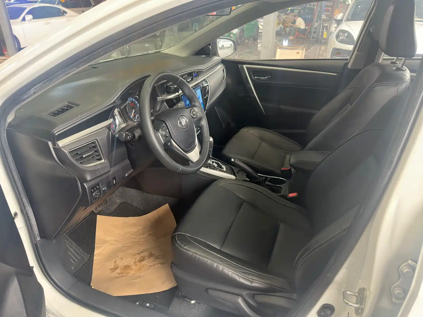 Toyota Corolla 2014 1.8L CVT GLX-i фото 14
