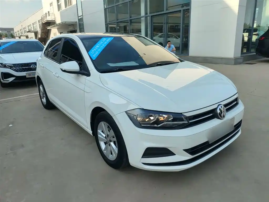 Volkswagen Polo 2019 Plus 1.5L Automatic Panorama Enjoyment Edition фото 4