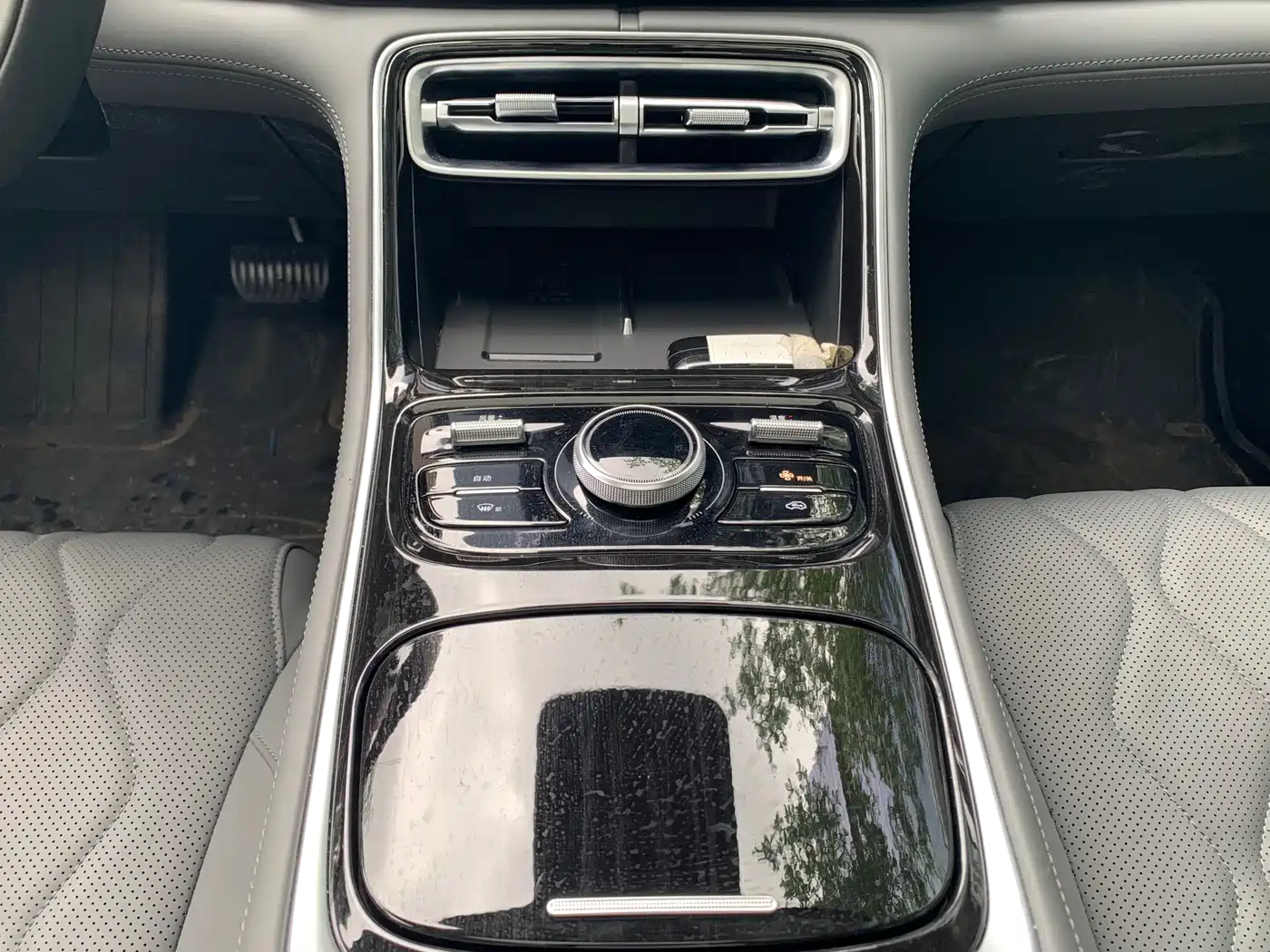 Geely Galaxy Galaxy A7 2025 EM-i 150km Explorer+ Edition фото 14