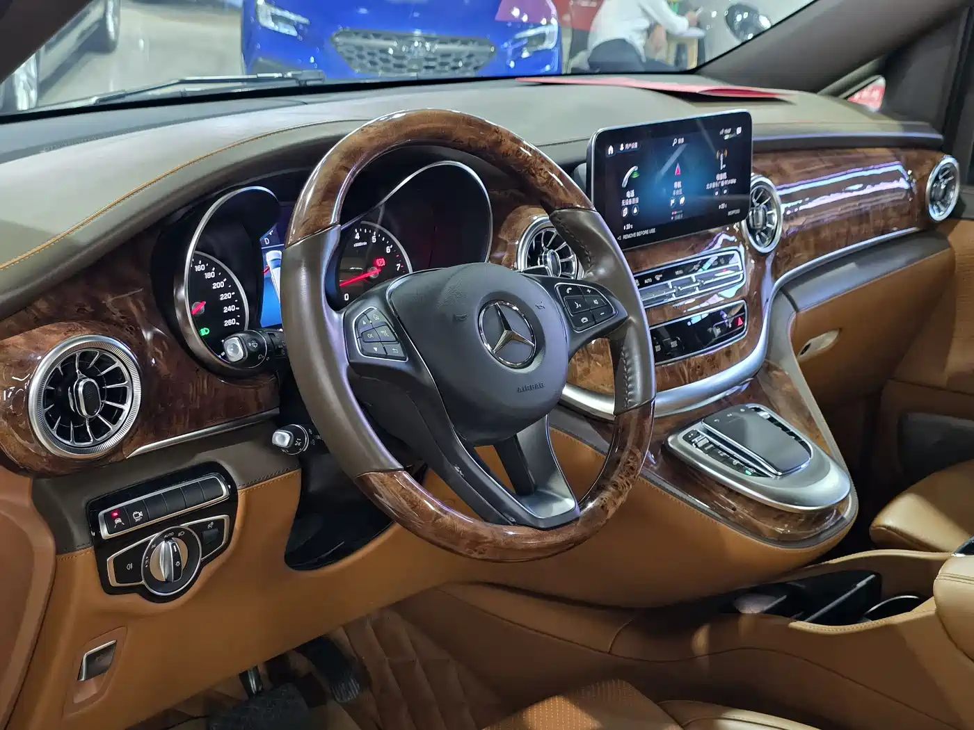Mercedes-Benz V-Class 2022 V 260 L Long Wheelbase Prestige Edition фото 11