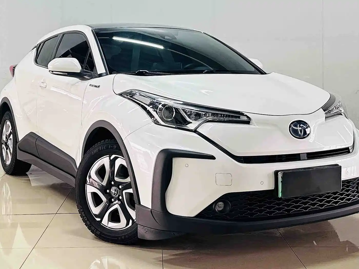 Toyota C-HR EV 2020 Luxury Sunroof Edition фото 3