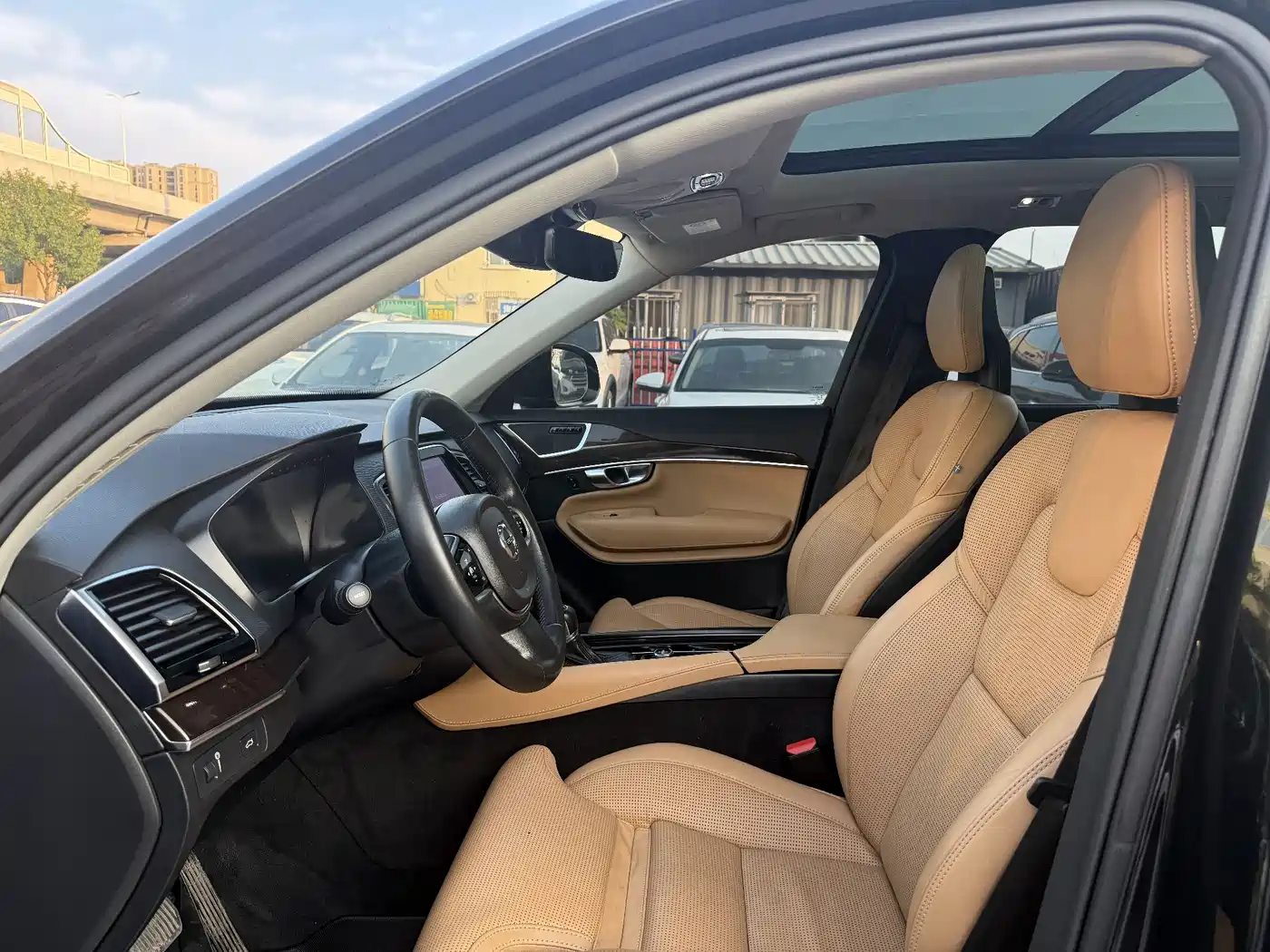 Фото 6 - Volvo XC90
