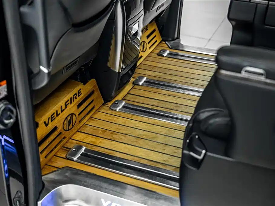 Toyota Vellfire 2021 Crown Hybrid 2.5L HV Premium Edition фото 36