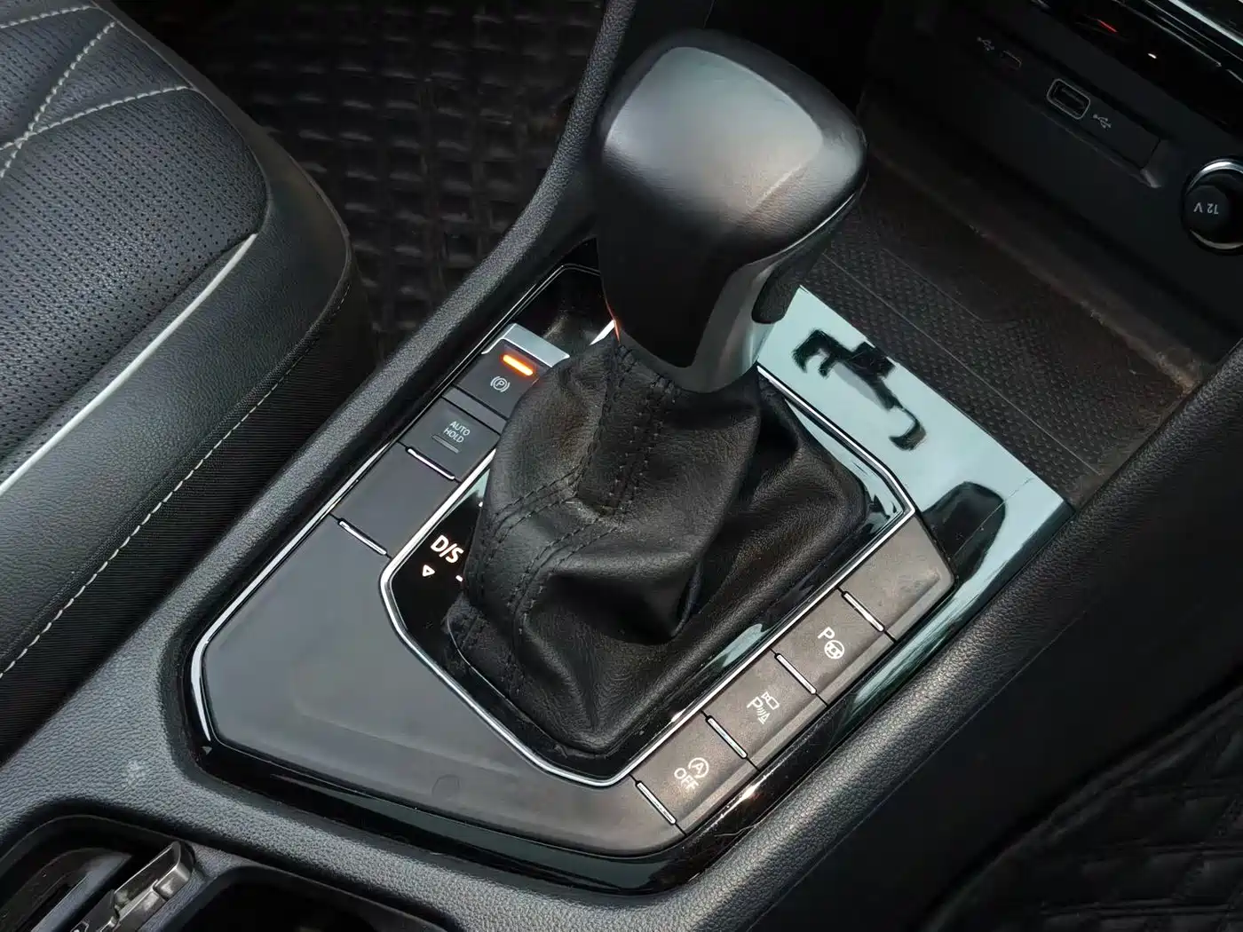 Volkswagen Tiguan L 2022 330TSI Auto 2WD R-Line Premium Edition фото 7