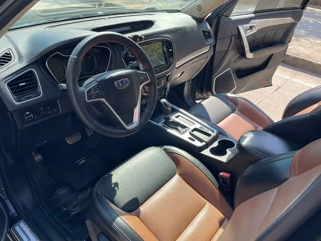 Фото 10 - Geely Emgrand X6