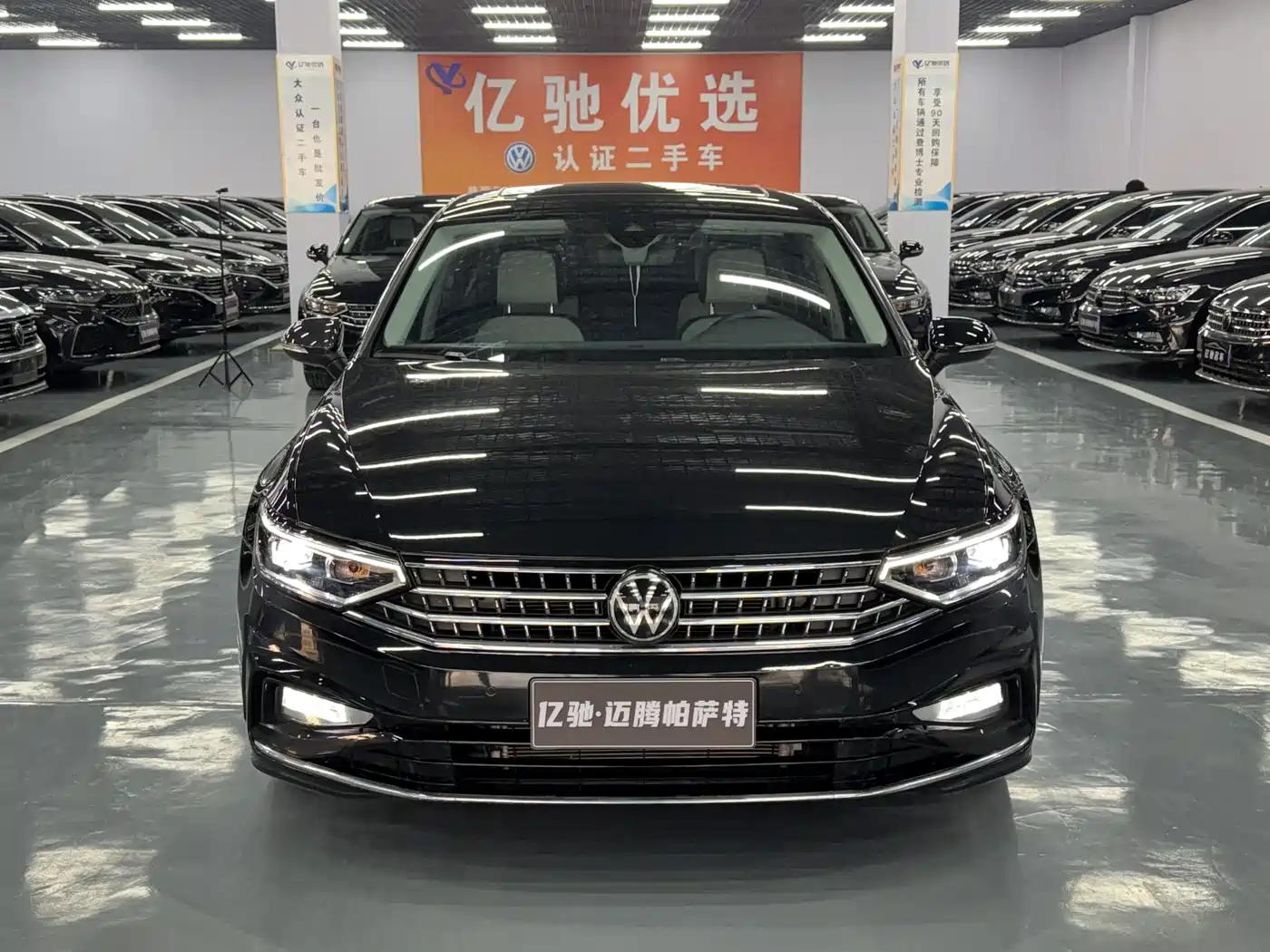 Volkswagen Magotan 2023 Model 2 Million Commemorative Edition 330TSI DSG Luxury фото 2