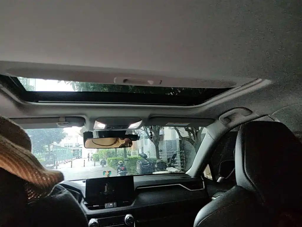 Toyota Wildlander 2023 2.0L CVT FWD Urban фото 14