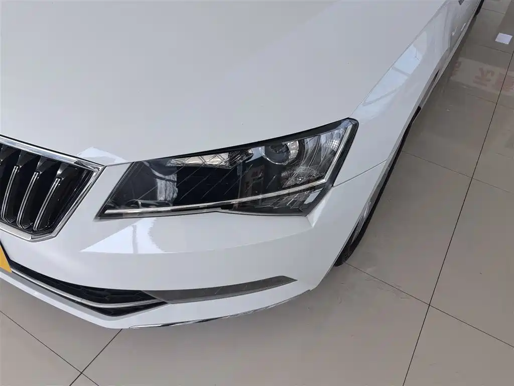 Škoda Superb 2016 TSI280 DSG Pioneer Edition фото 24