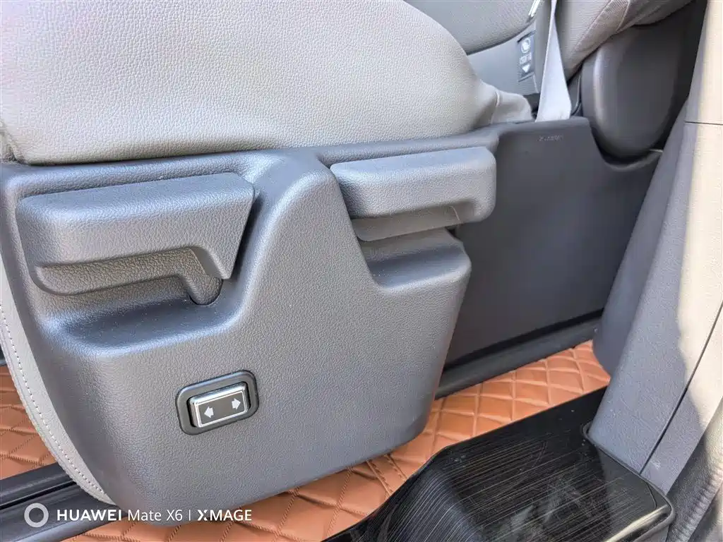 Toyota Granvia 2024 2.5L Hybrid Premium PLUS фото 16