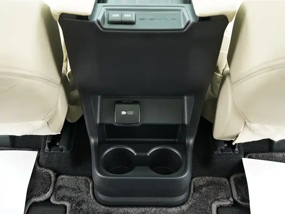 Toyota Sienna 2021 2.5L Hybrid Ultimate Edition фото 20