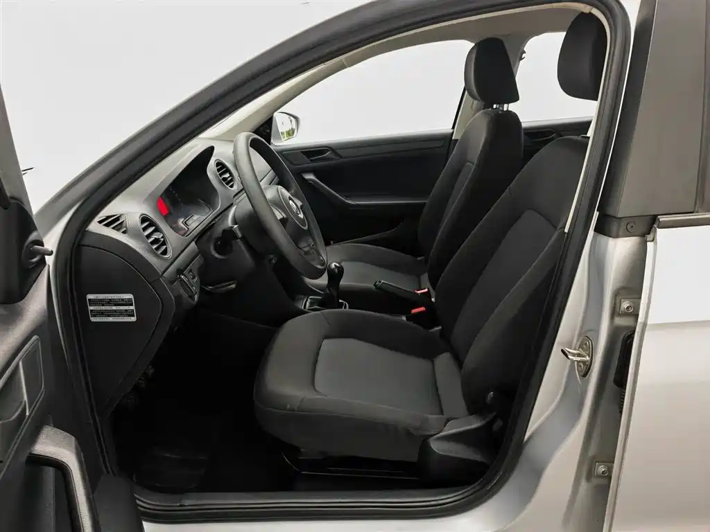 Volkswagen Jetta 2015 1.6L Manual Trend фото 10