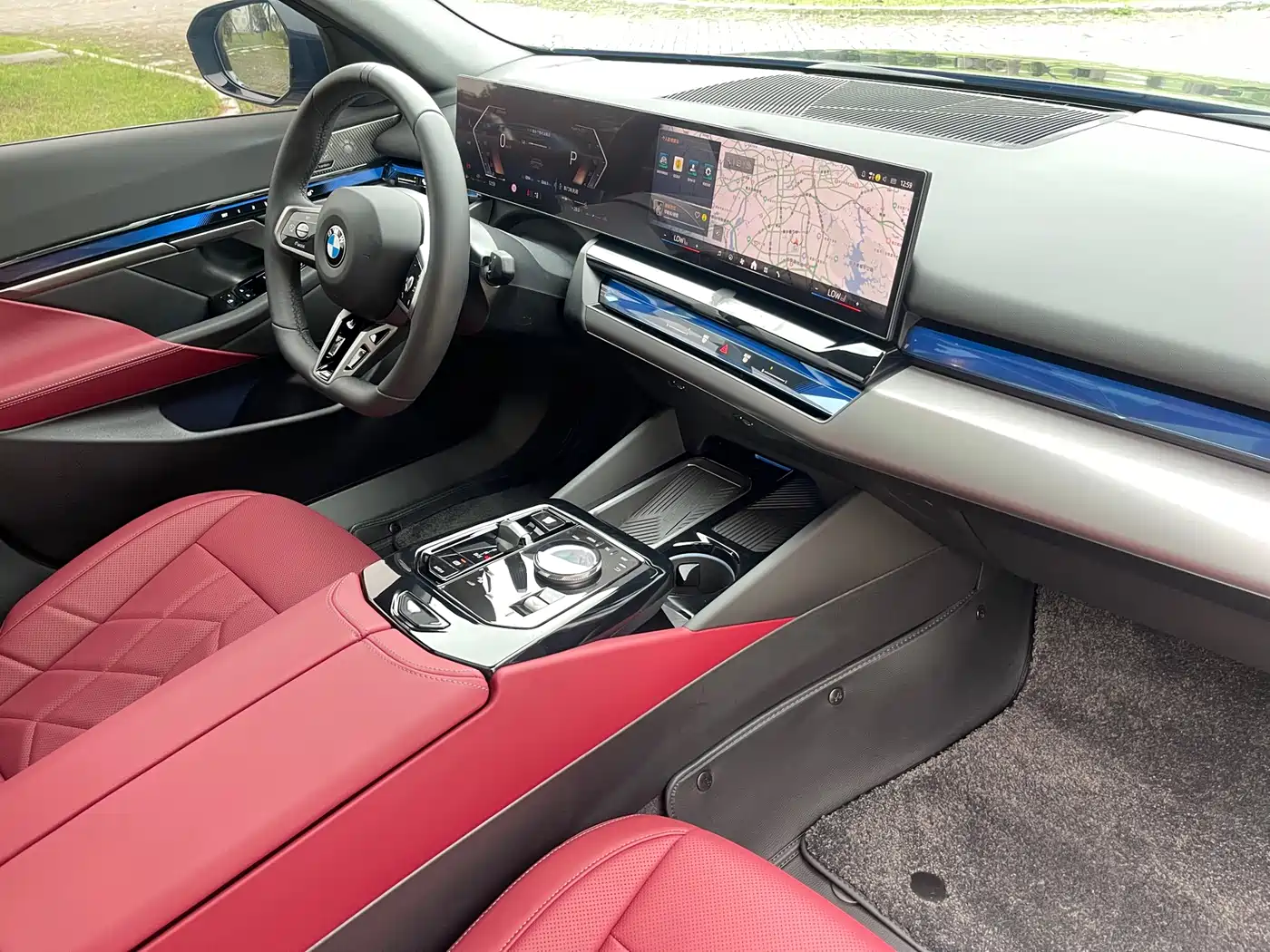 BMW 5 Series 2026 530Li Leading M Sport Package фото 17