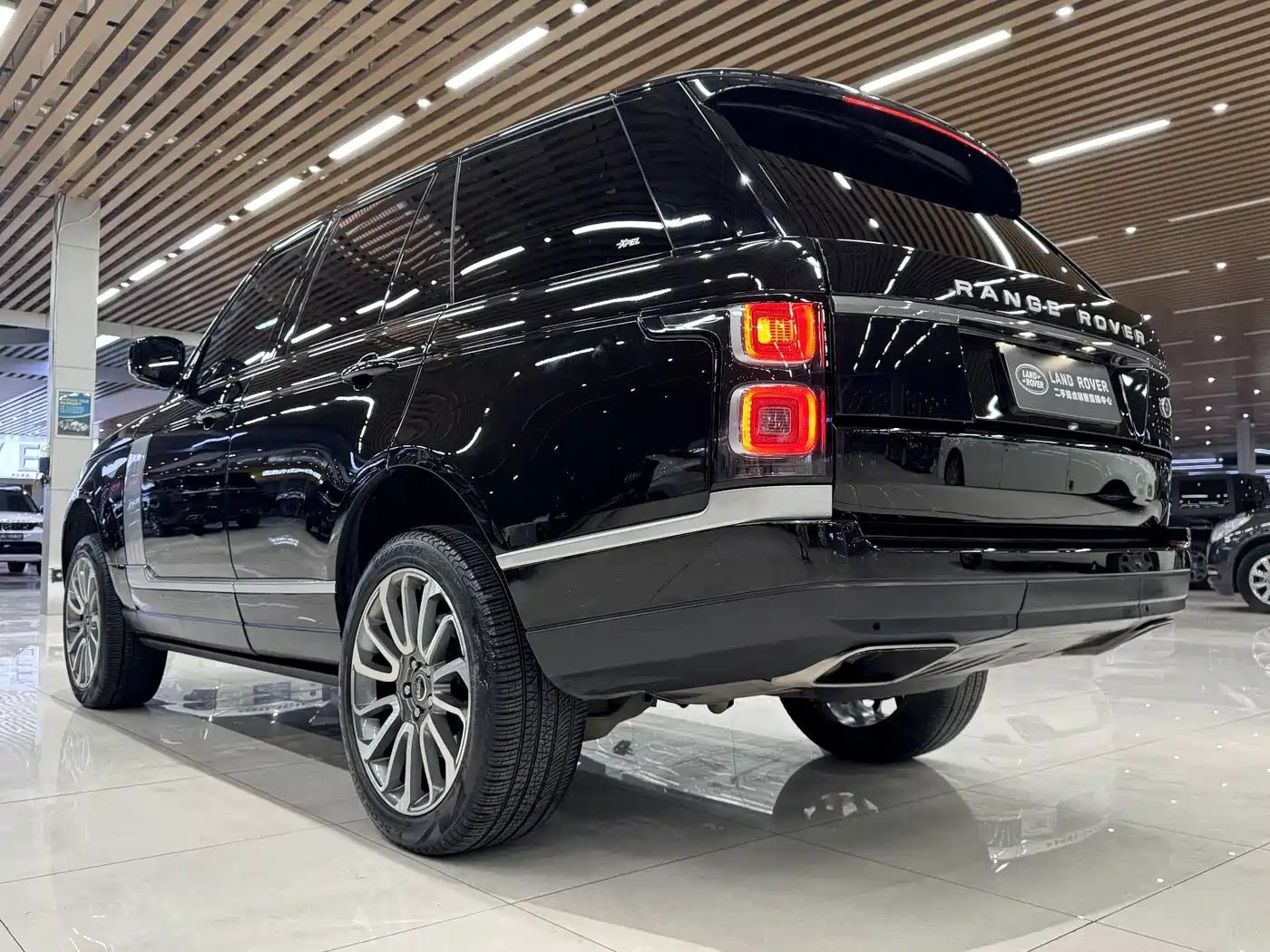 Land Rover Range Rover 2019 3.0 SC V6 Golden Age Edition фото 7