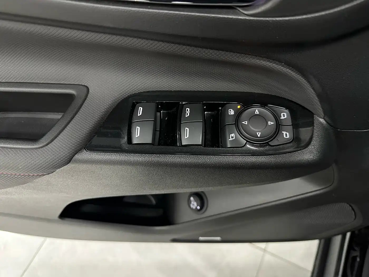 Chevrolet Equinox 2021 550T RS 4WD Intelligent Defender Edition фото 15