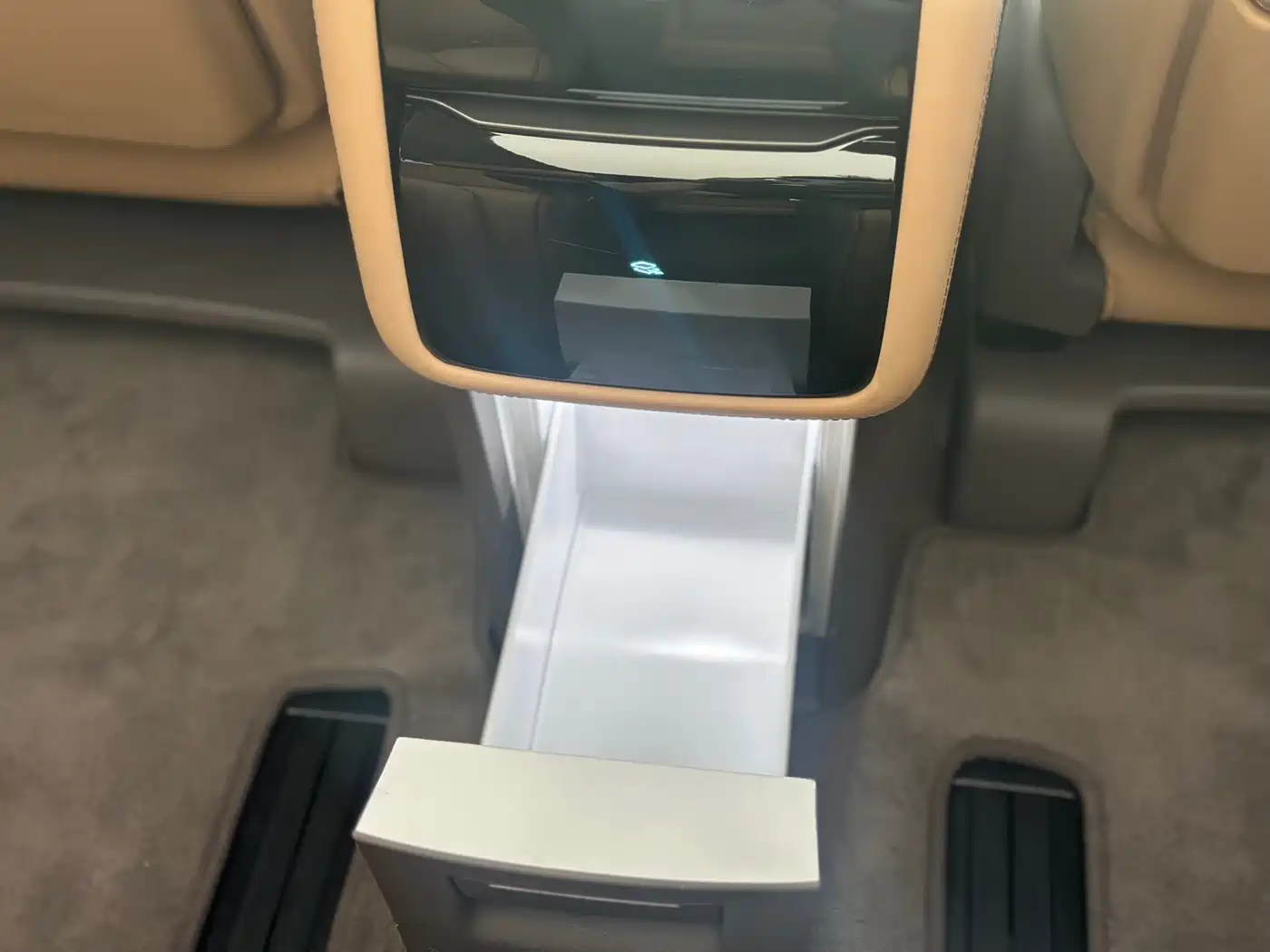 Denza D9 2022 DM-i 970 AWD Flagship фото 16