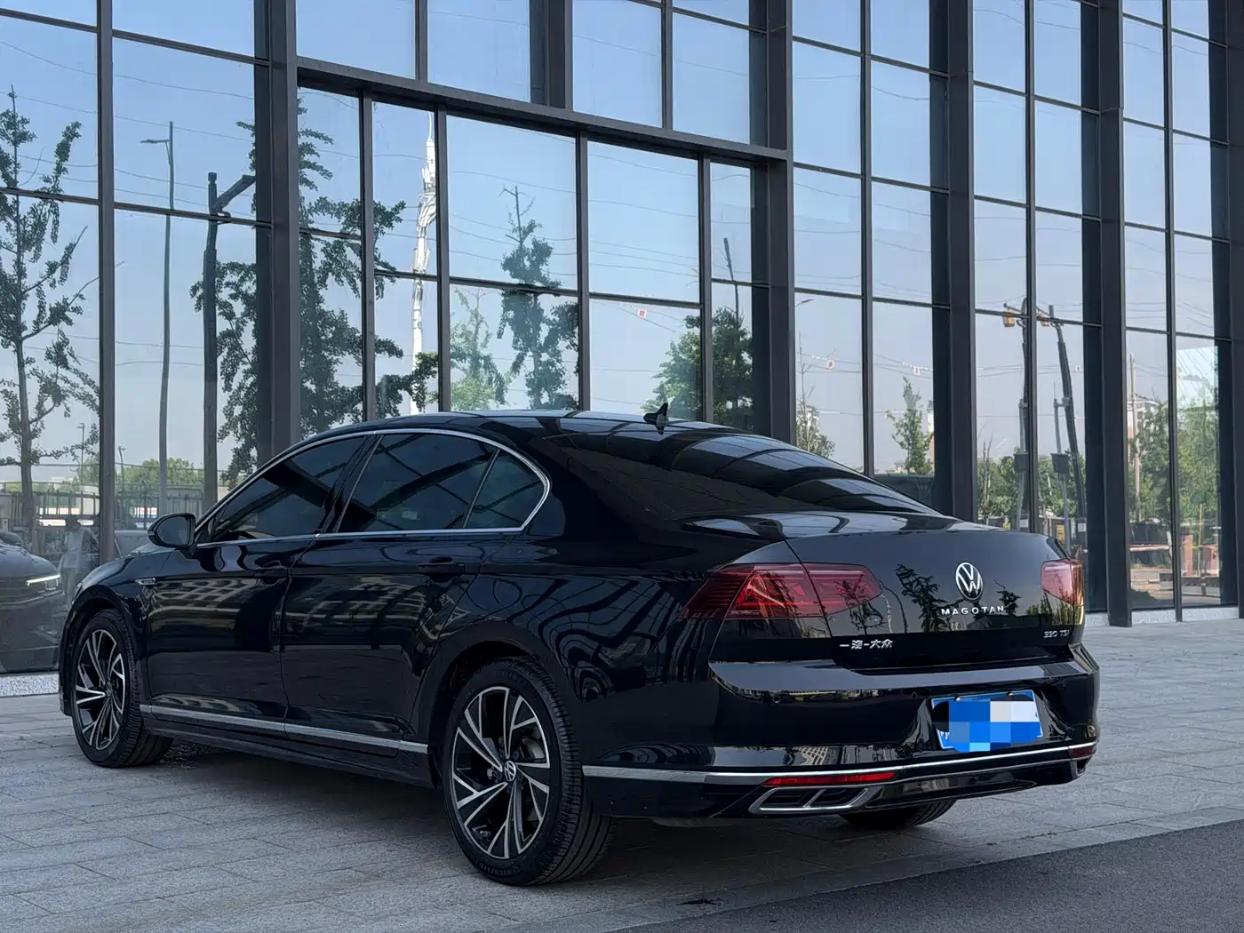 Volkswagen Magotan 2023 Model 2 Million Commemorative Edition 330TSI DSG Luxury фото 4