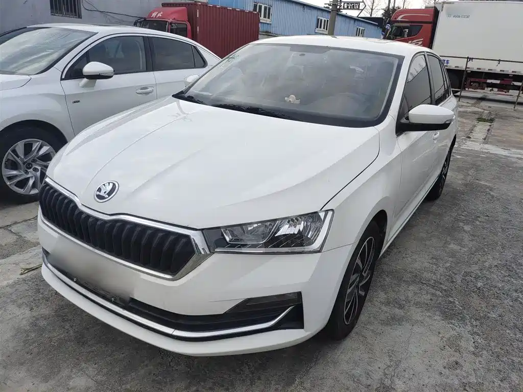 Škoda Skoda Rapid Spaceback 2020 1.5L Auto Comfort фото 2