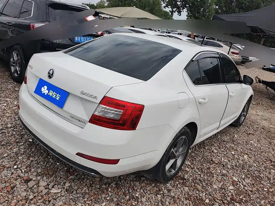 Škoda Octavia 2016 1.6L Automatic Smart Edition фото 3